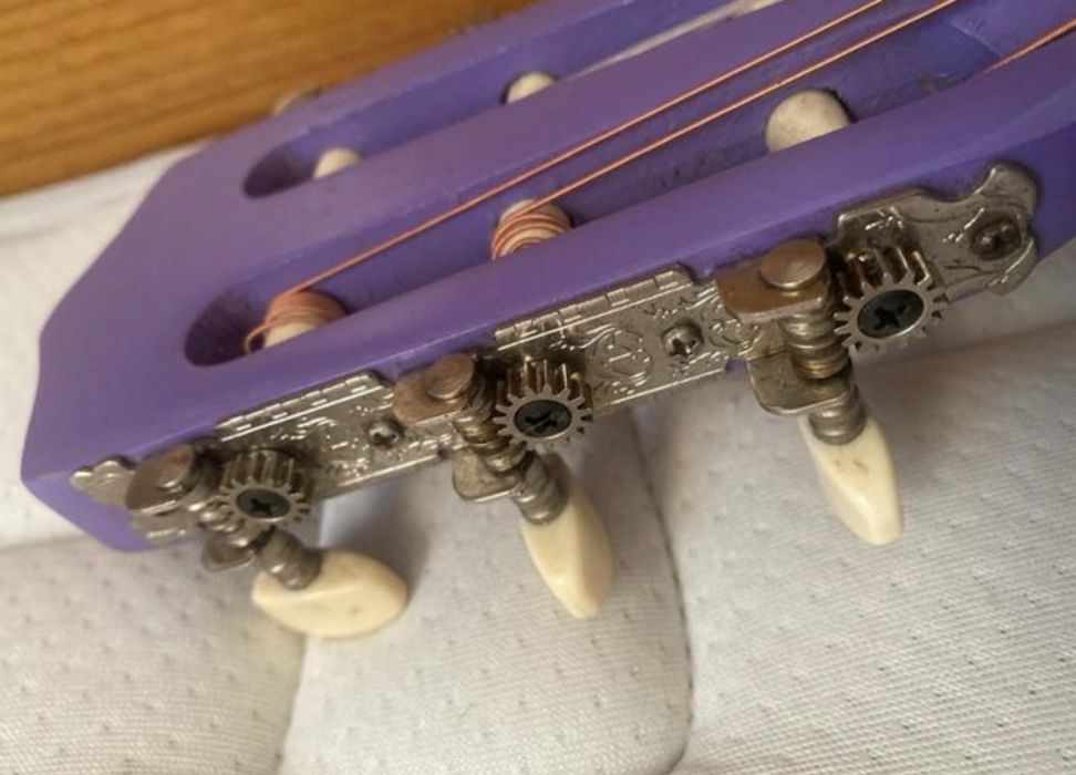 Guitarra Violetta
