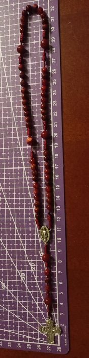 Marmurkowa czerwień - różaniec na sznurku - handmade
