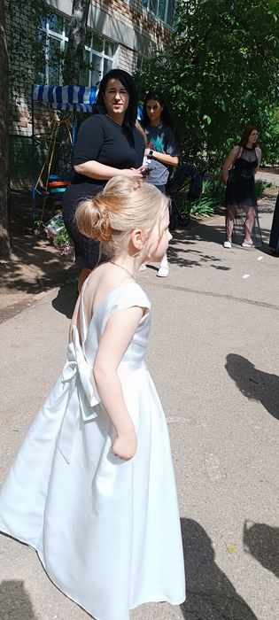 Продаю сукню донечки