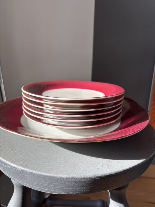 Porcelana Ćmielów PRL – czerwono złote talerze vintage