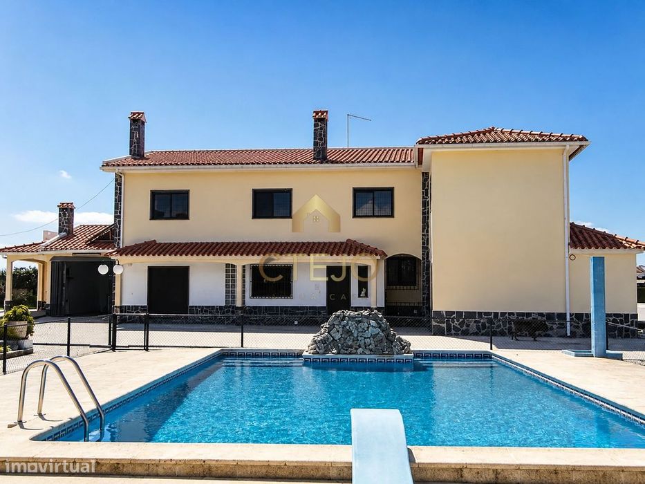 Moradia T4 com piscina em Quinta do Conde