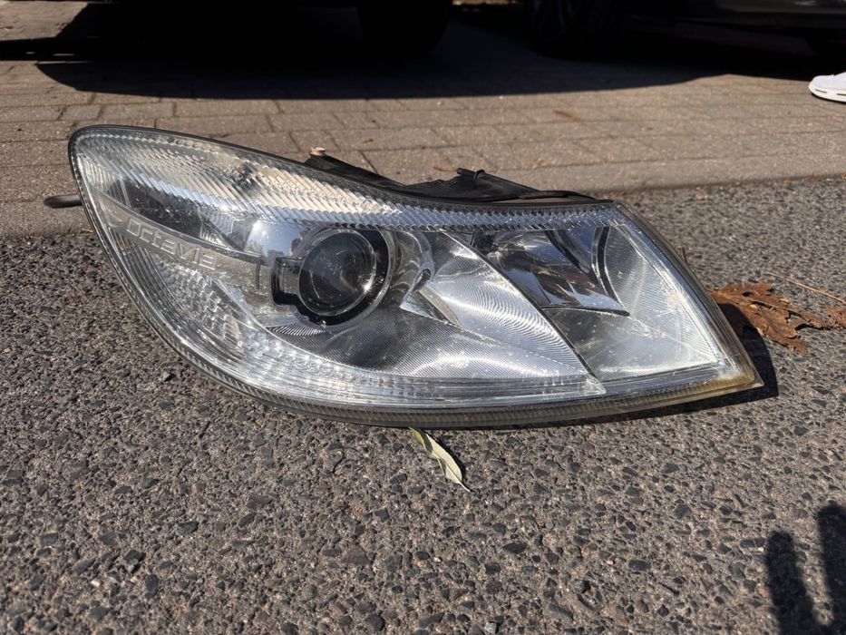 Reflektor Xenon skoda octavia mk2 lift