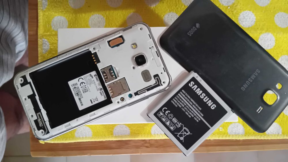 Telemóvel Samsung modelo SM J500F/DS