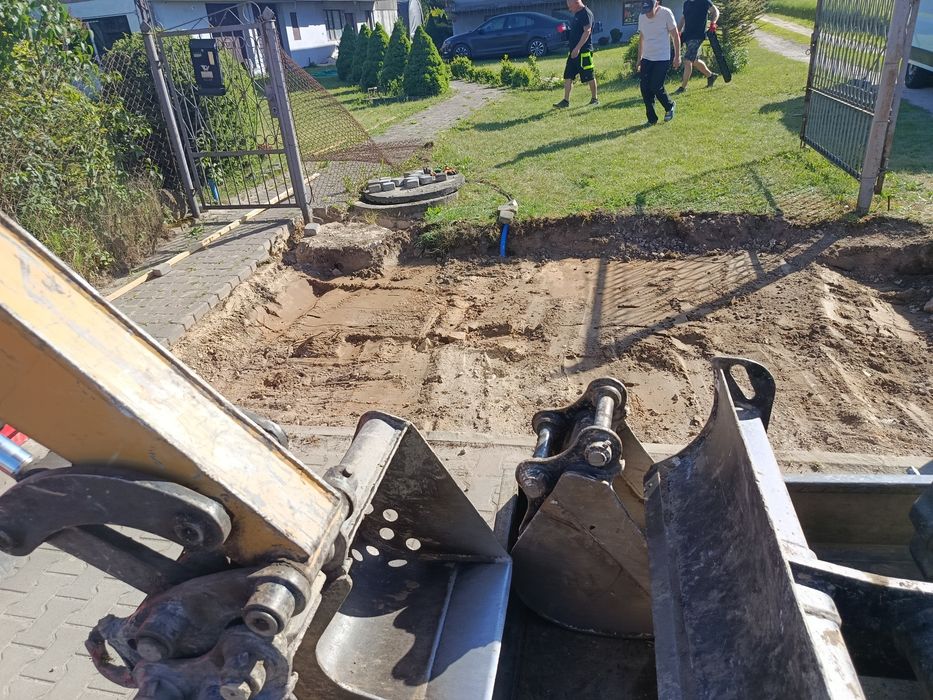 Usługi minikoparką 2.7 Cat plus wywrotka 3.5t bądź wywrotka 10t