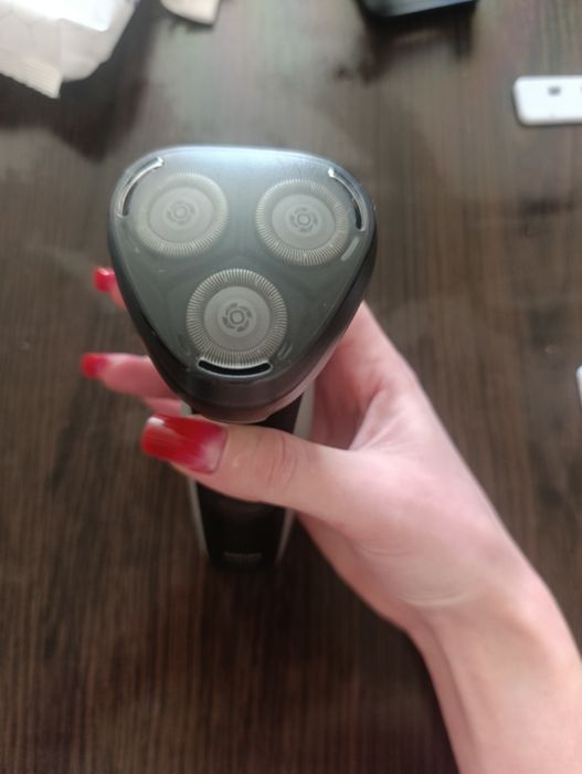 Електробритва PHILIPS серії 1000