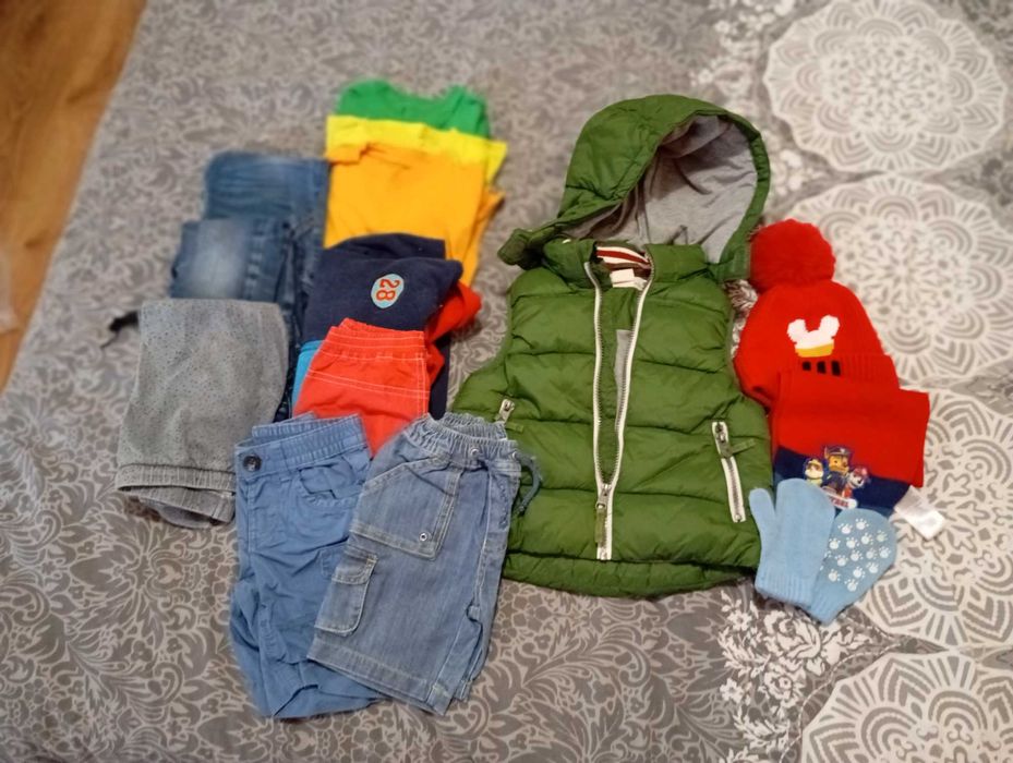 Conjunto de roupa para rapaz de 3 anos