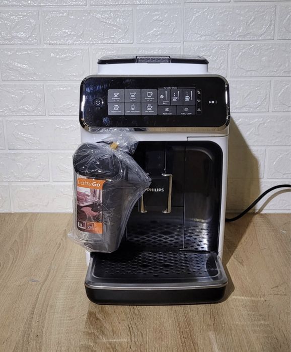 Кавомашина ,кавоварка , кофеварка Philips EP 3200 Series LatteGo