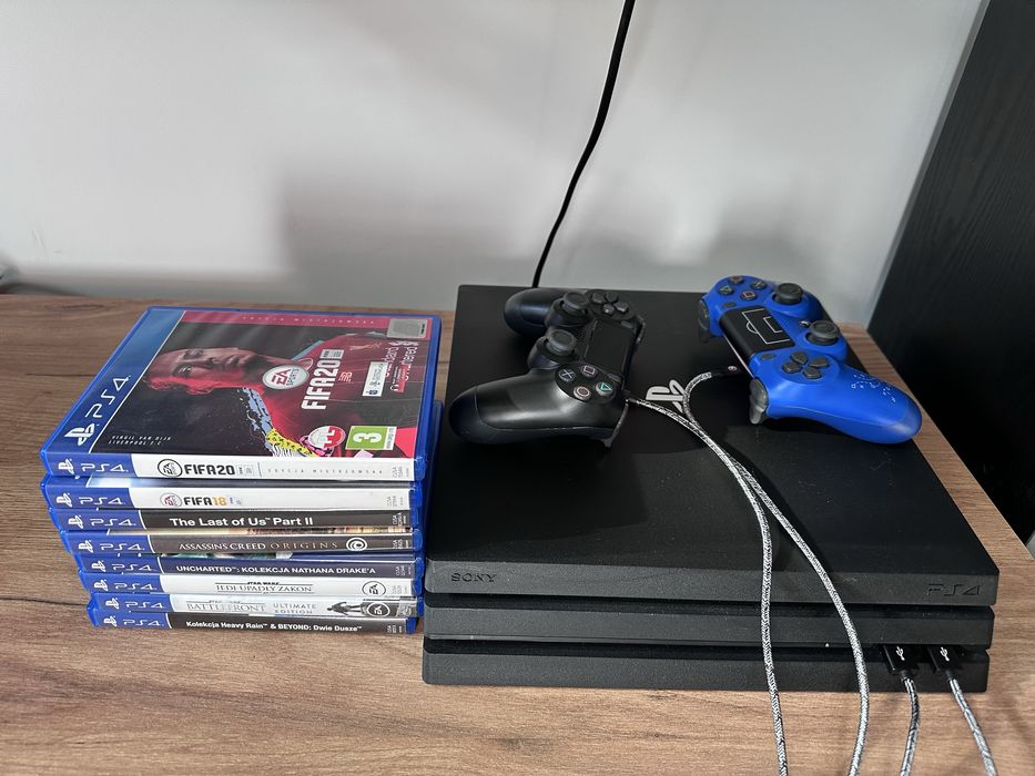 Playstation 4 PRO 1TB (okablowanie, 2 pady) + zestaw gier-STAN IDEALNY