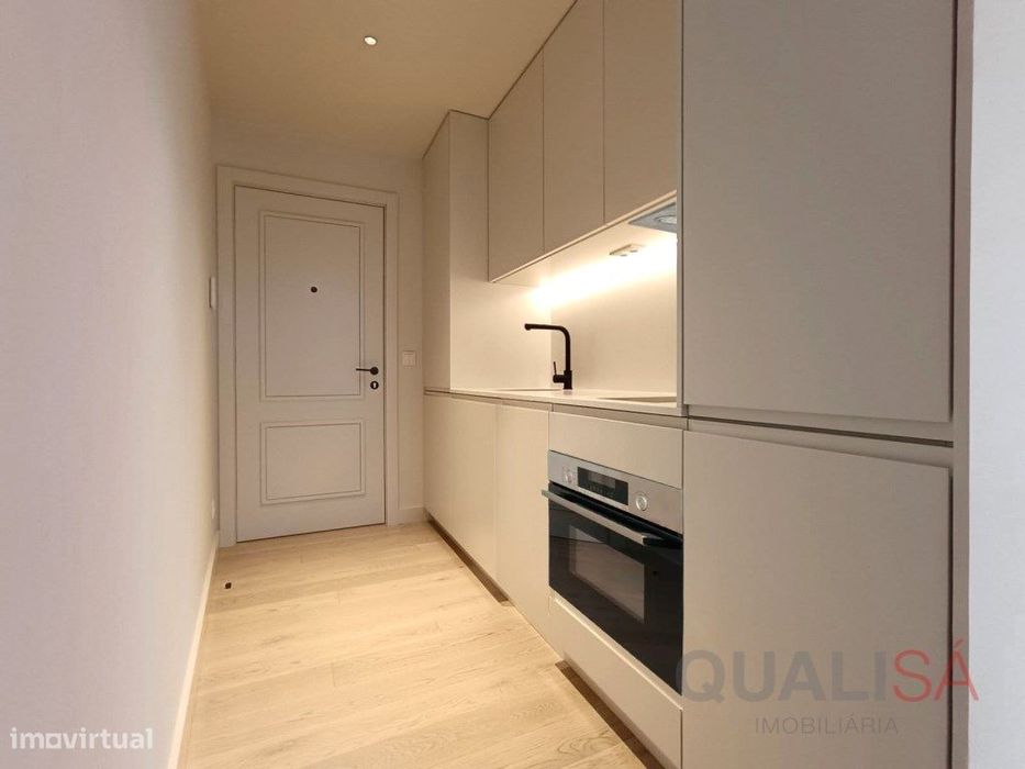 Apartamento T0+1 novo com varanda, equipado e mobilado, localizado ...