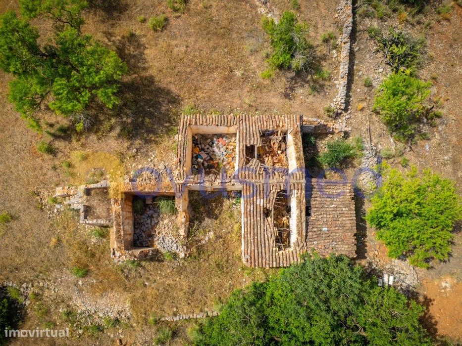 Prédio em ruinas para reconstrução, Fontainhas, Albufeira