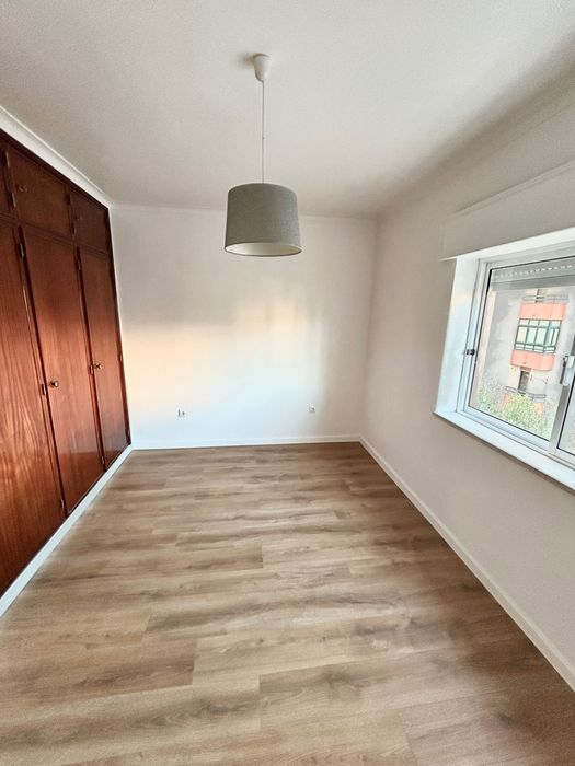 Aluga-se apartamento T3 carregado