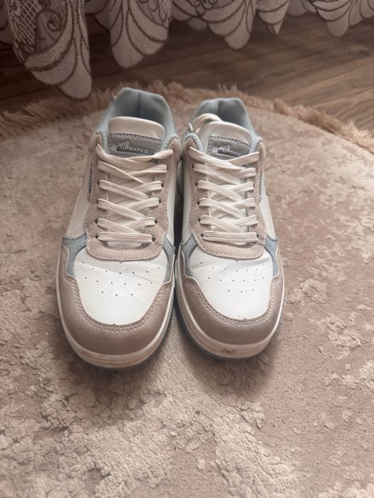 Кросівки 38-39 розмір