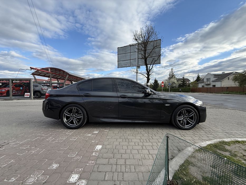 Продаж 535і BMW  2012 рік 3,0 Бензин