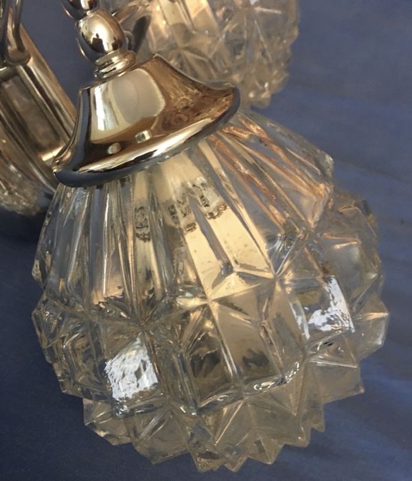 Хромована настінна бра на два кришталевих плафони