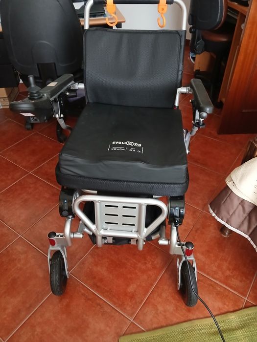 Cadeira de rodas elétrica