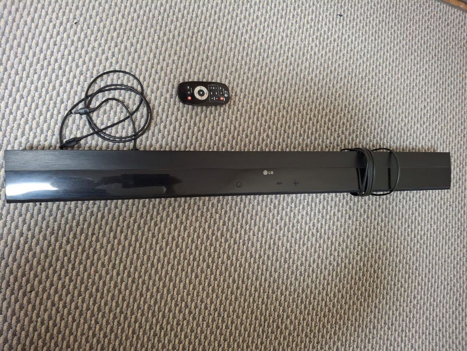 Саундбар LG NB2020A — рабочий, с ИК-кабелем