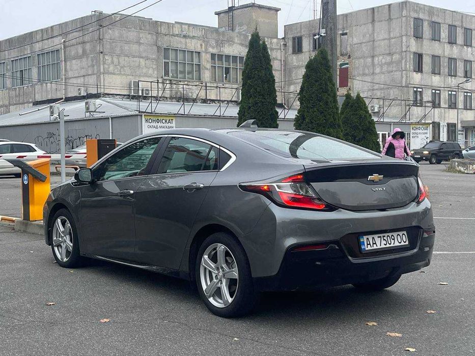 2017 Chevrolet Volt плагін гібрид