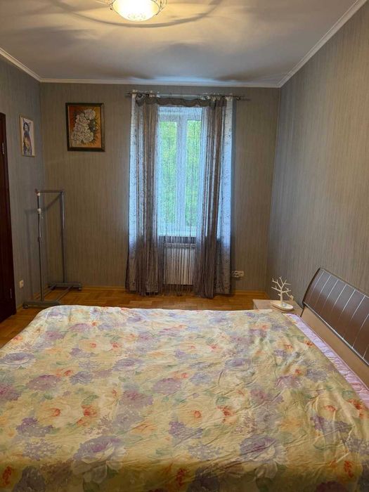 Центр,Голосіївський р-н,вул. Микільсько-Ботанічна  15/17 , квартира- студія 46 м2