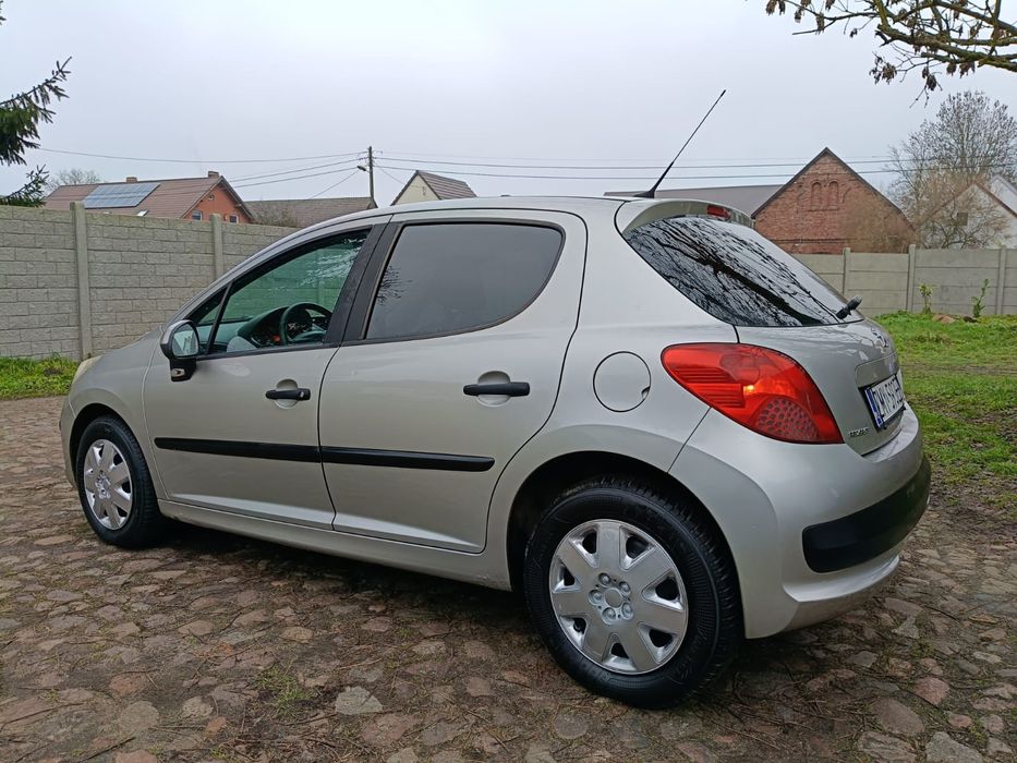 Peugeot 207 1.4 8v ładny