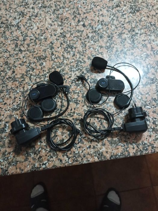 Auriculares de capacete