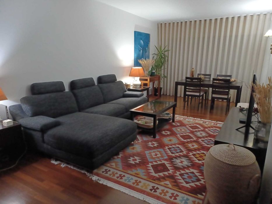 Vende-se T2  lugar de garagem e arrumos Matosinhos