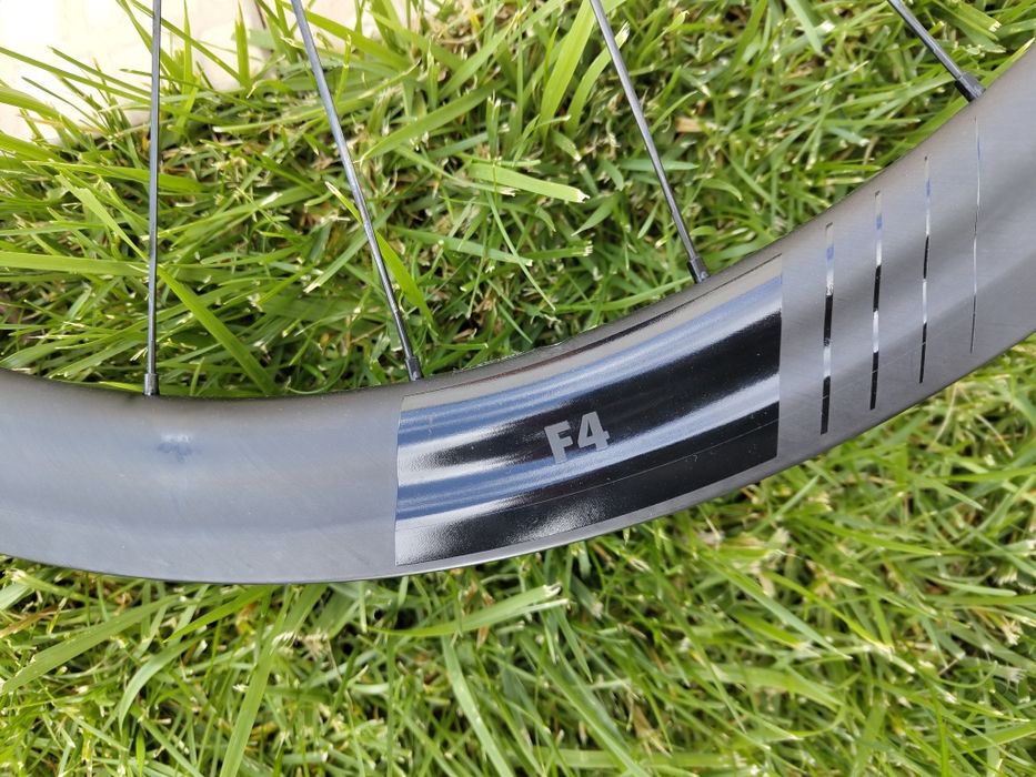 Rodas FFWD F4 carbono