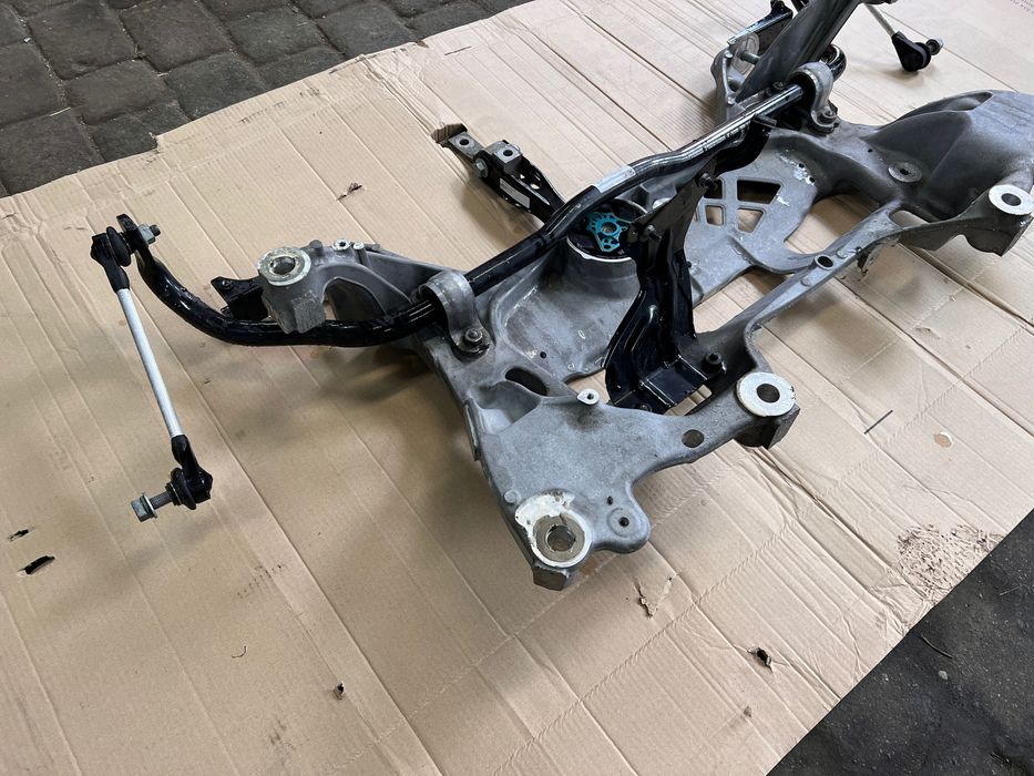 VW T7 MULTIVAN 7T0 EUROPA TSi  Wózek przedni sanki kołyska przód