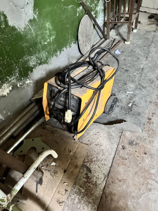 Продам домашнюю утварь. Инструмент, двери, электроинструмент.