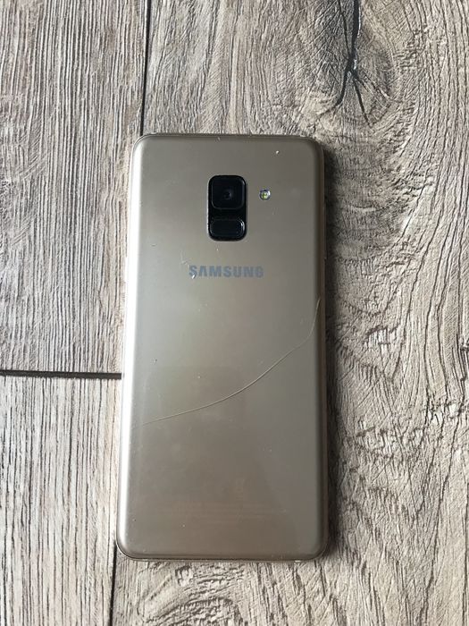 Telefon dotykowy Samsung A8