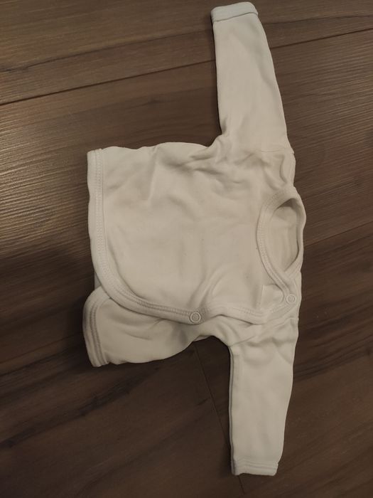 Kaftanik niemowlęcy rozmiar 44/50 biały kaftan dziecięcy wcześniak