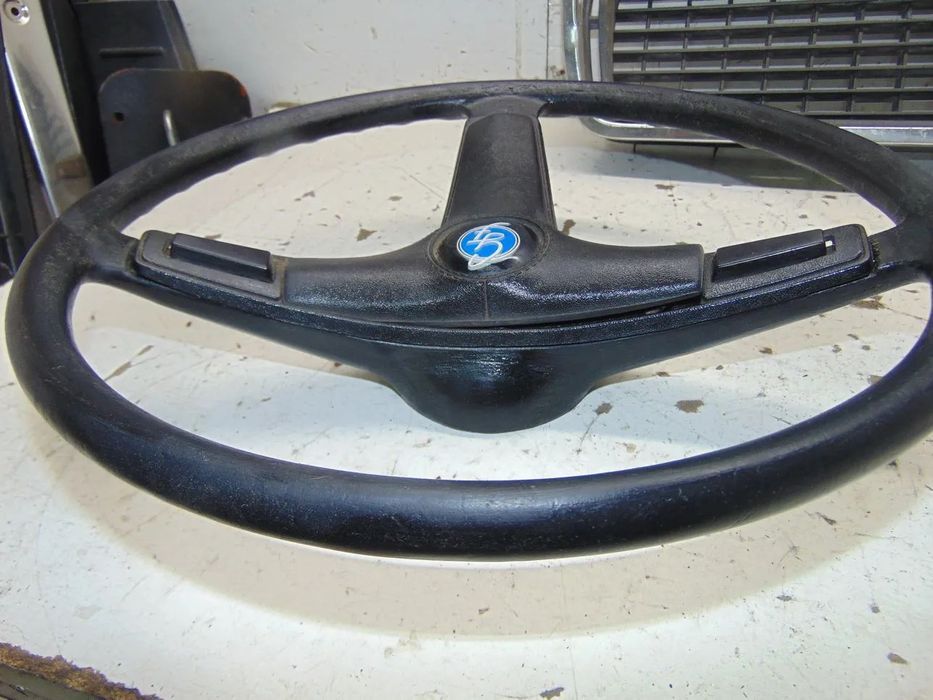 Mazda 818 Volante/Grelha