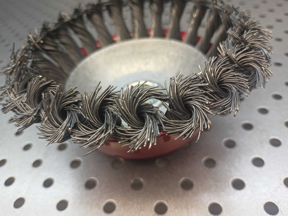 Szczotka druciana 125mm M14 czołowa  drut skręcany