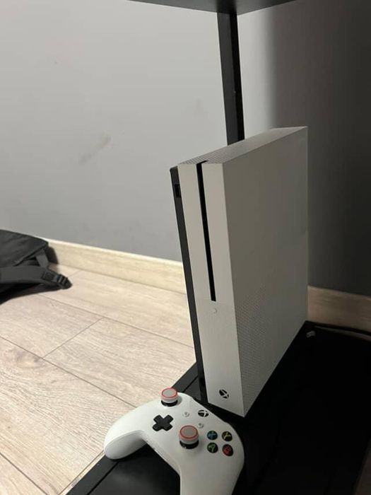 Продам xbox one S 512GB