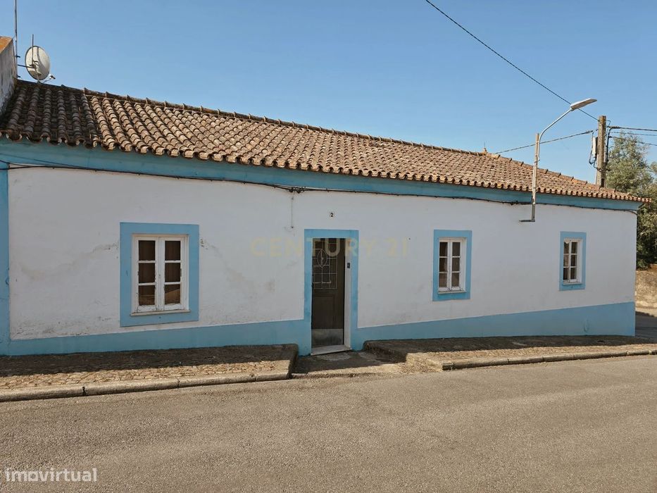 Moradia T2 com Potencial para T3 | Quintal, Poço e Excelente Luminosid