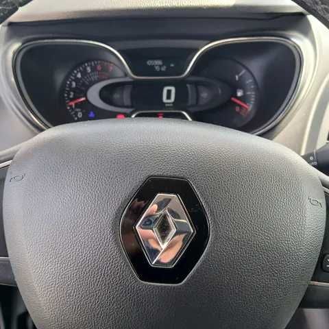 No Stand ACarvalho, apresentamos este Renault Captur 2019 com 105986 km, motor Gasolina  de 90 cv e caixa Manual de 5 velocidades.