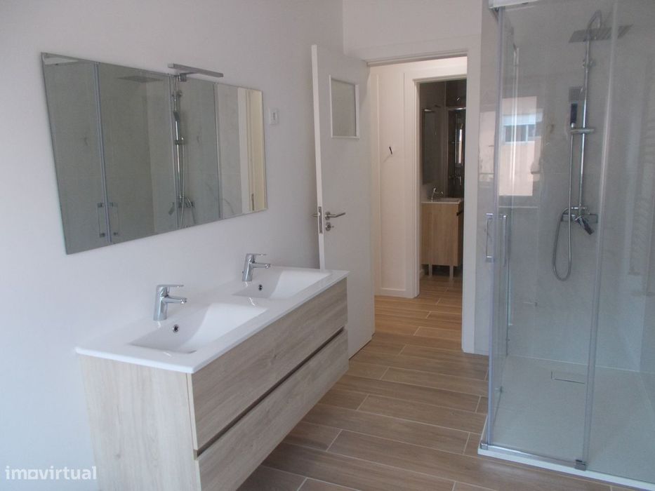 Centro Cidade Chaves T3 Com Logradouro Terreno