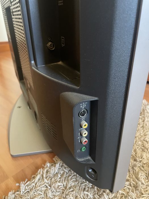 Televisao 32 cm usada mas pronta a usar