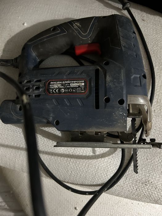 Продам лобзик электрический