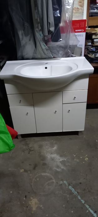 Vendo móvel com lavatório e sanita, em estado de novo.