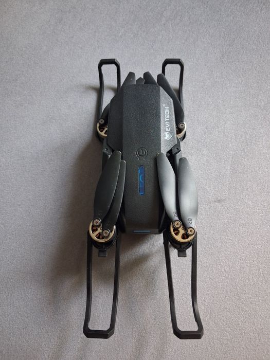 Dron E88 Evo z 3 bateriami