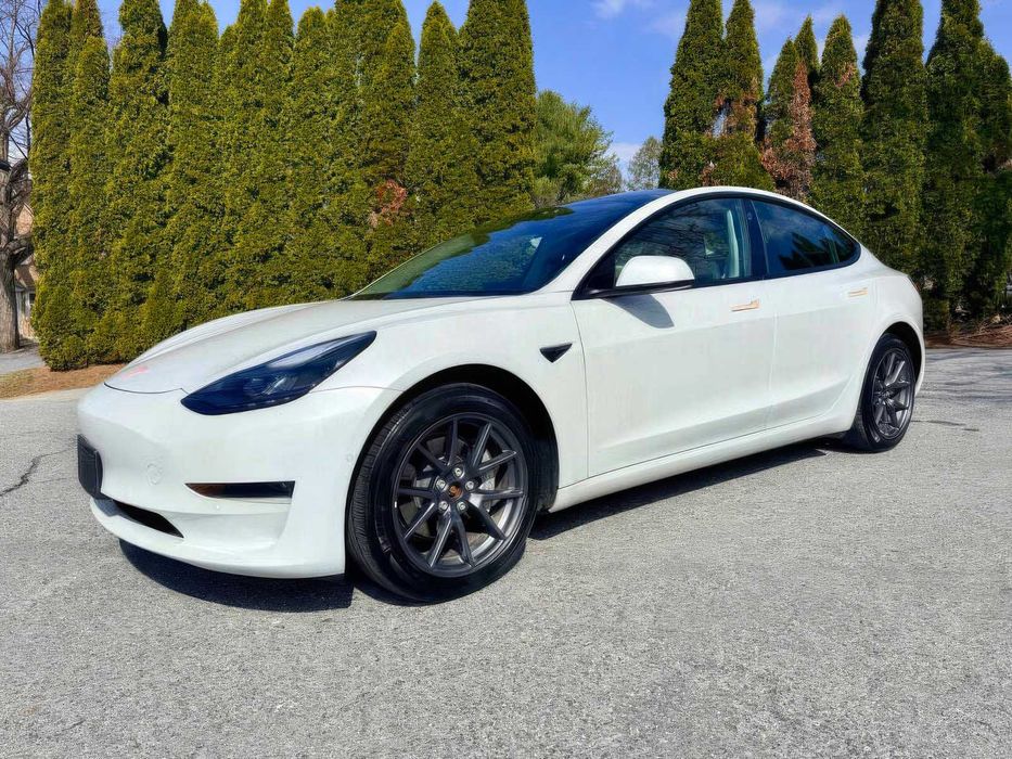 Tesla Model 3 Long Range      2022