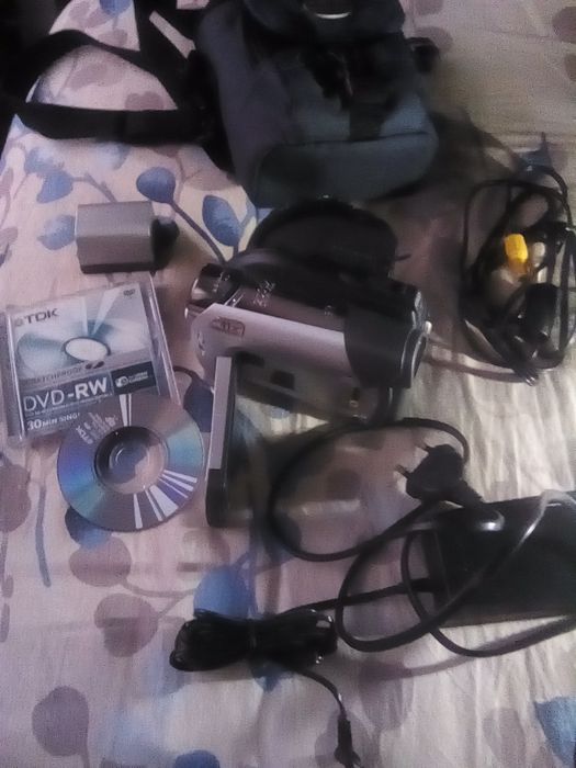 Продам двд видеокамеру CANON 311 e pal в идеальном состоянии