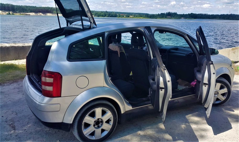 Автомобиль AUDI A2