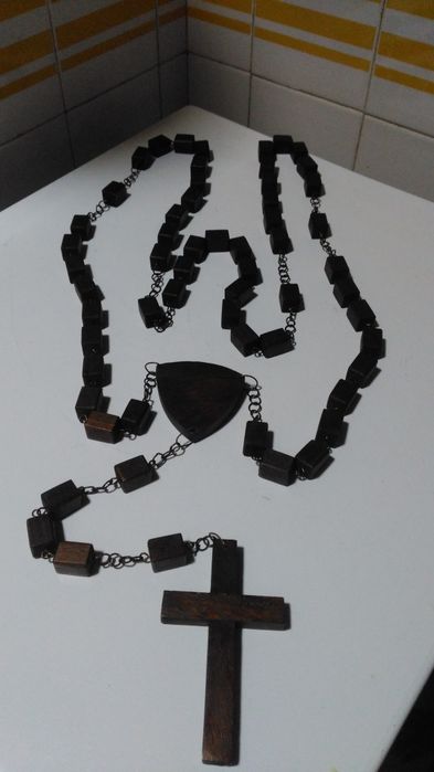 Terço/rosário grande em madeira