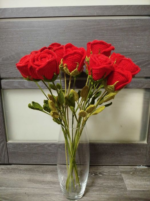 Штучні в'язані квіти
