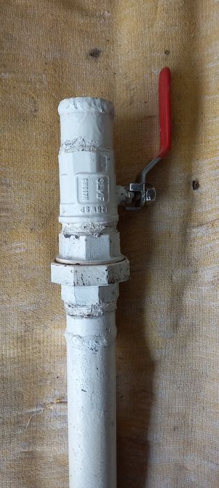 Кран шаровий d 40 водяний +згін прямий ( американка )запаковано з труб