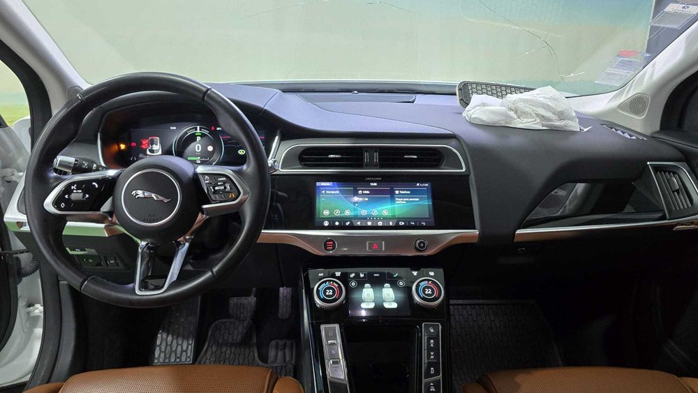 Jaguar I-Pace EV400 AWD  -  Salvado