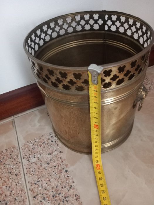 Vaso antigo em Latão