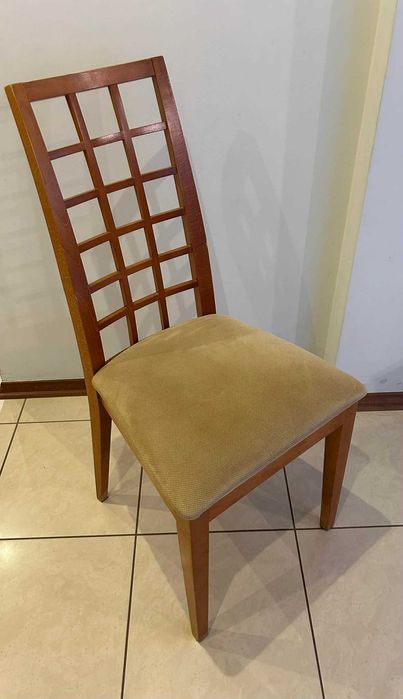 Zestaw mebli - stół, 8 krzeseł, komoda, witryna i lustro