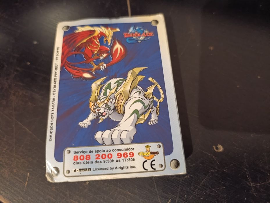 Caderneta com cromos Beyblade
